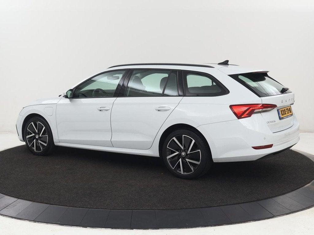 Skoda Octavia 1.4 TSI iV PHEV Business Edition | Adaptive cr, Auto's, Skoda, Stof, Gebruikt, Euro 6, Parkeersensor