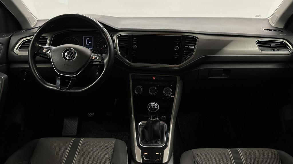 Volkswagen T-Roc 1.0 TSI Style Business TREKHAAK CARPLAY NAV, Voorwielaandrijving, Stof, Gebruikt, Zwart