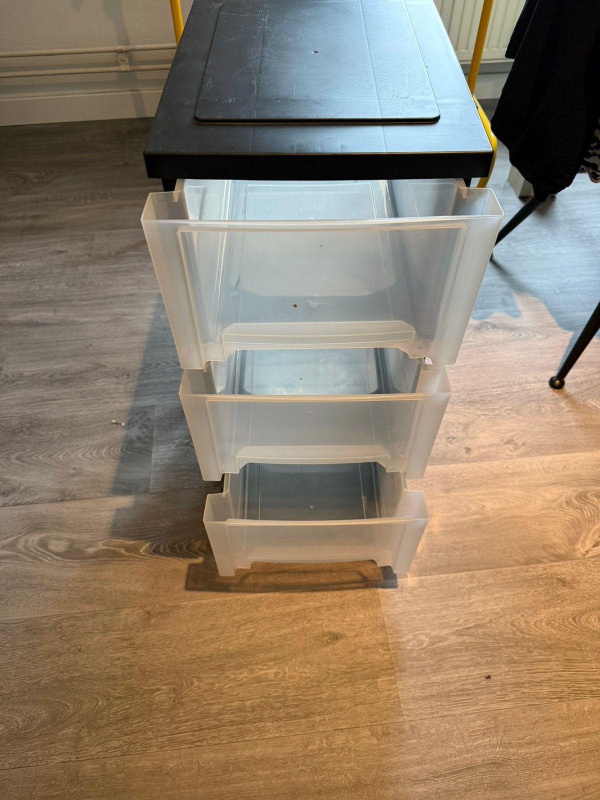 Kunstof 3 lade kastje op wieltjes, Ophalen, Zo goed als nieuw
