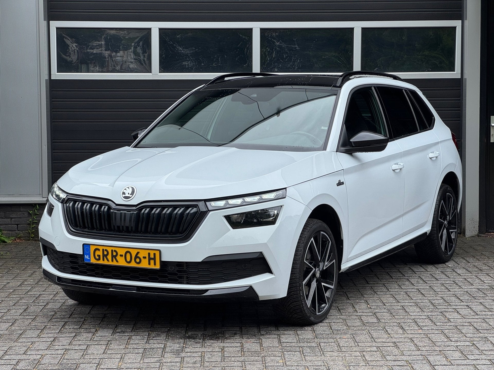 Skoda KAMIQ 1.5 TSI ACT Monte Carlo Xenon/Led, Pano, Camera,, Auto's, Euro 6, 4 cilinders, 150 pk, Wit