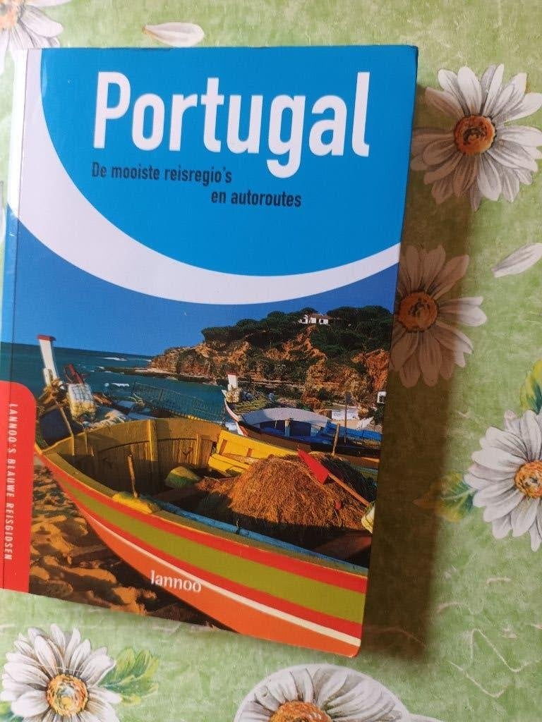 Portugal mooiste reisregios. Reisgids Lissabon Algarve, Overige merken, Europa, Ophalen of Verzenden, Zo goed als nieuw