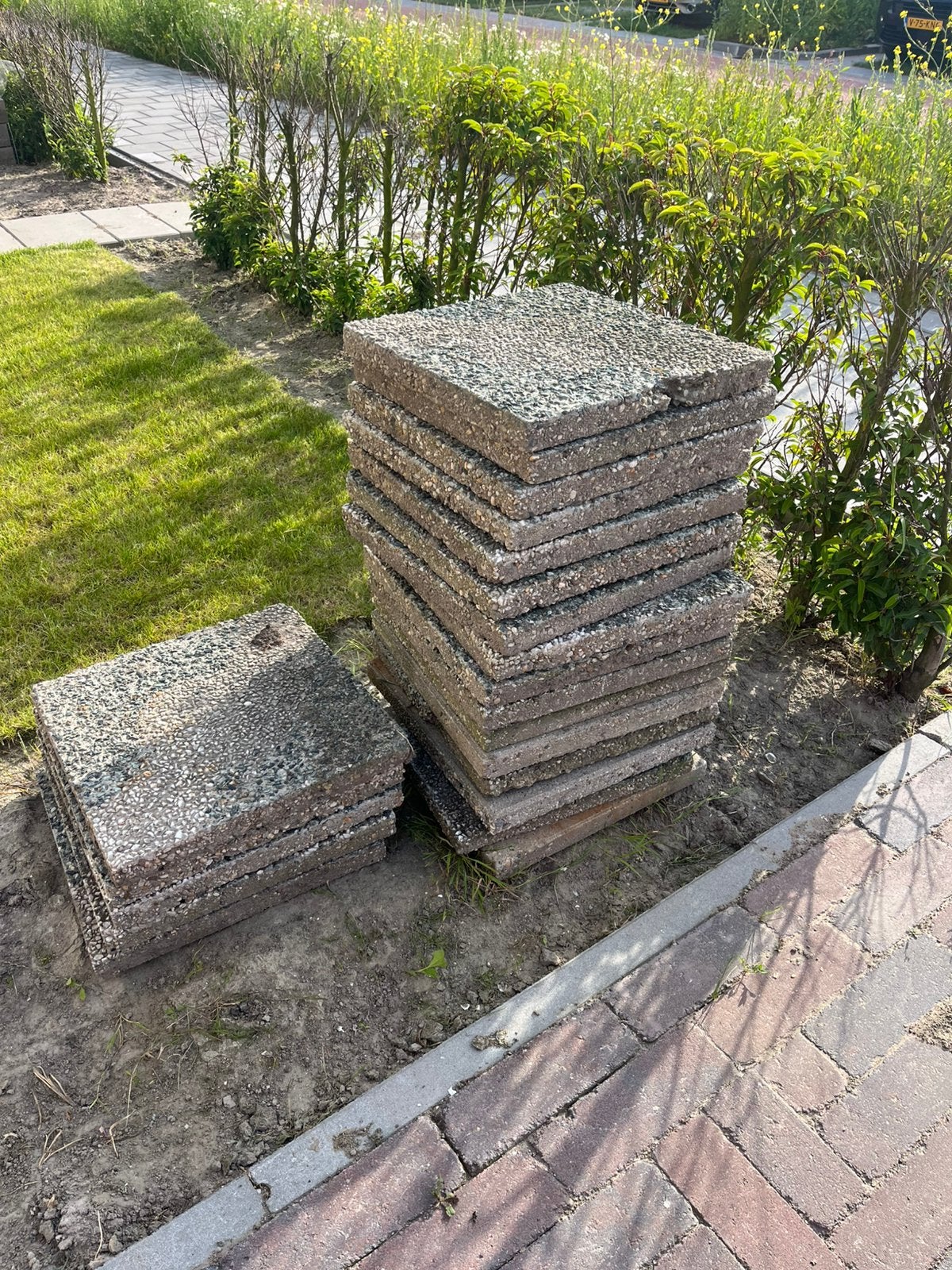 Dertig grindtegels 50x50x5, Tuin en Terras, Tegels en Klinkers, Ophalen, Gebruikt, Overige materialen, Terrastegels