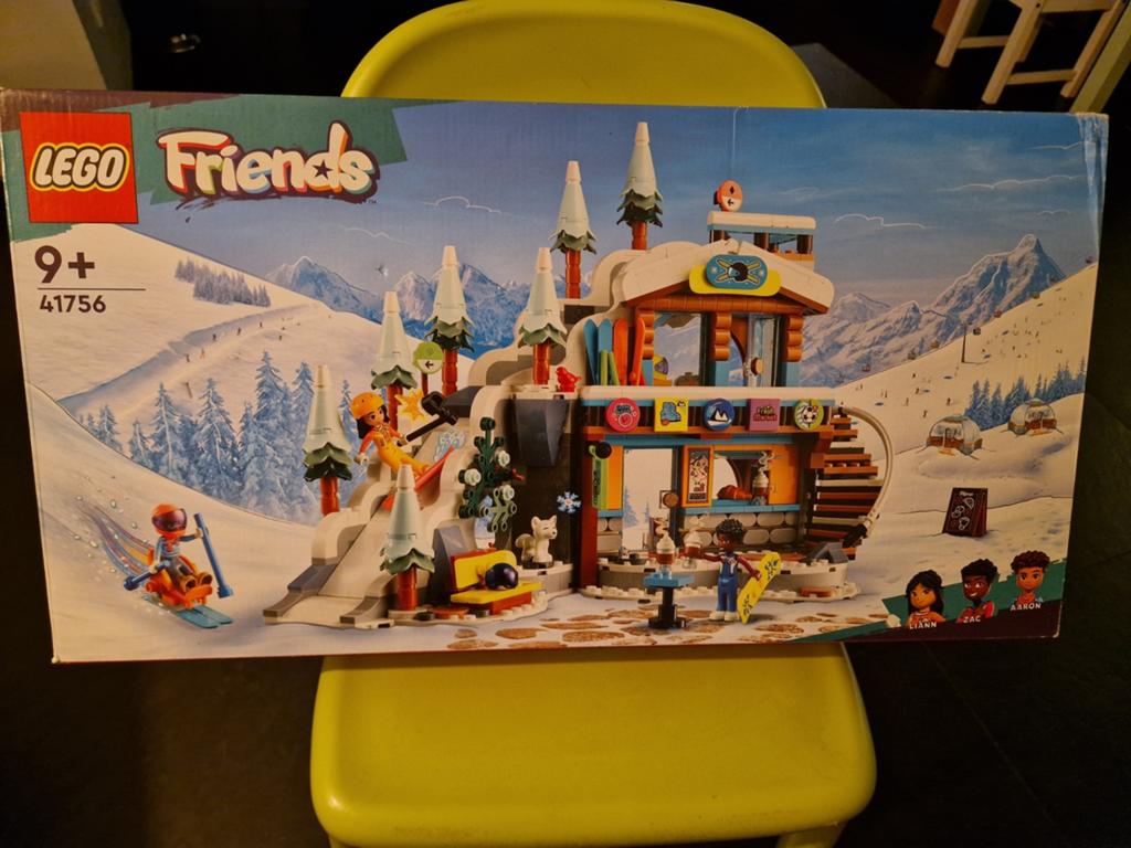 LEGO Friends 41756 Skipiste en café, Kinderen en Baby's, Speelgoed | Duplo en Lego, Lego, Friends, Ophalen of Verzenden, Zo goed als nieuw