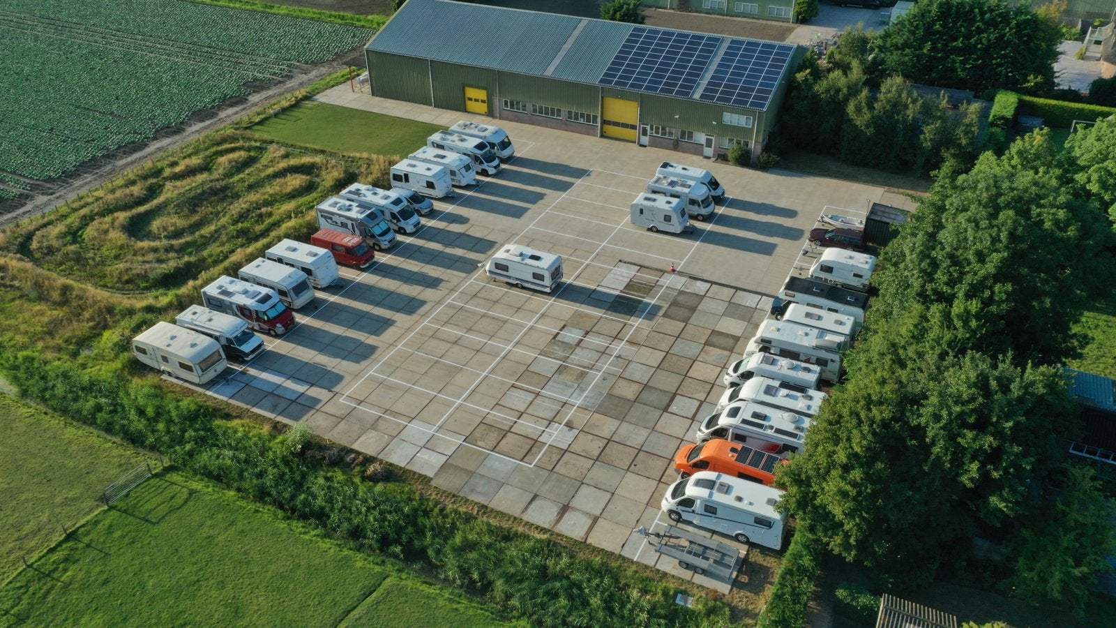 Beveiligde stalling Caravan/Camper voor €600,- per jaar