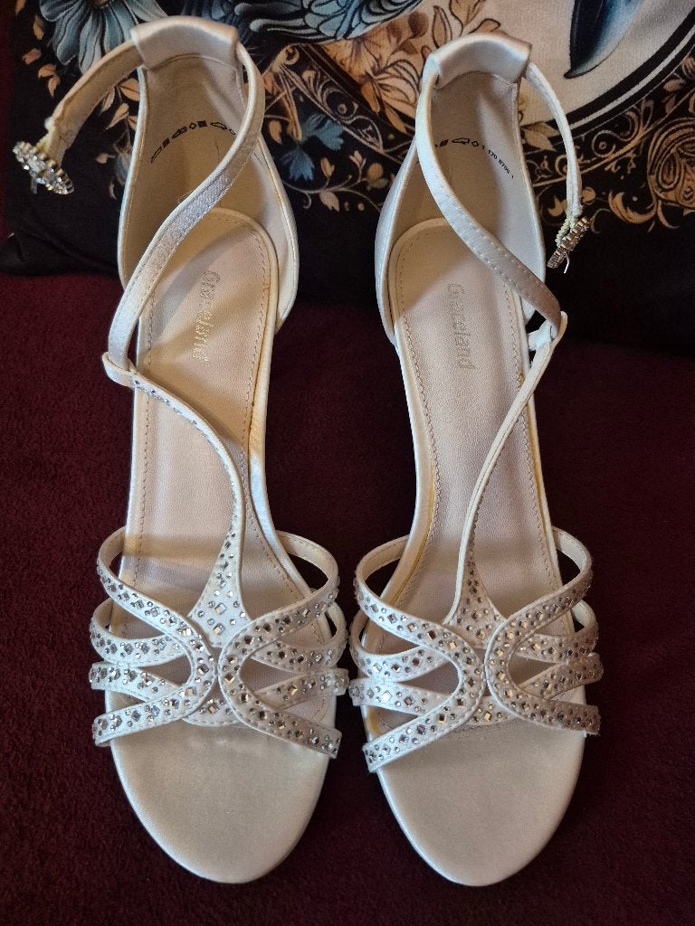 Dames hakken, Beige, Nieuw, Ophalen of Verzenden, Graceland