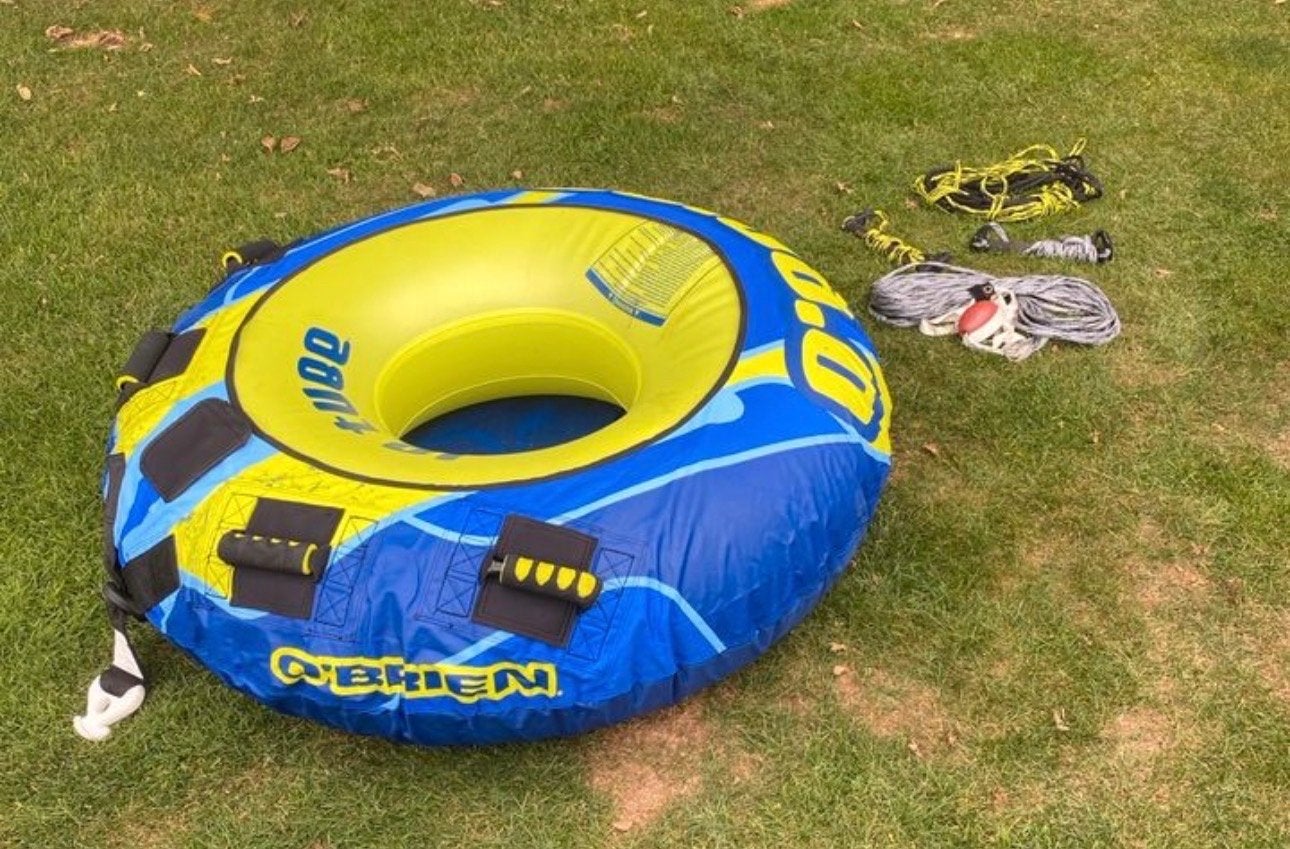 Nauwelijks gebruikte tube met sleeplijn en waterski handgrep, Watersport en Boten, Ophalen of Verzenden, Zo goed als nieuw, Overige typen
