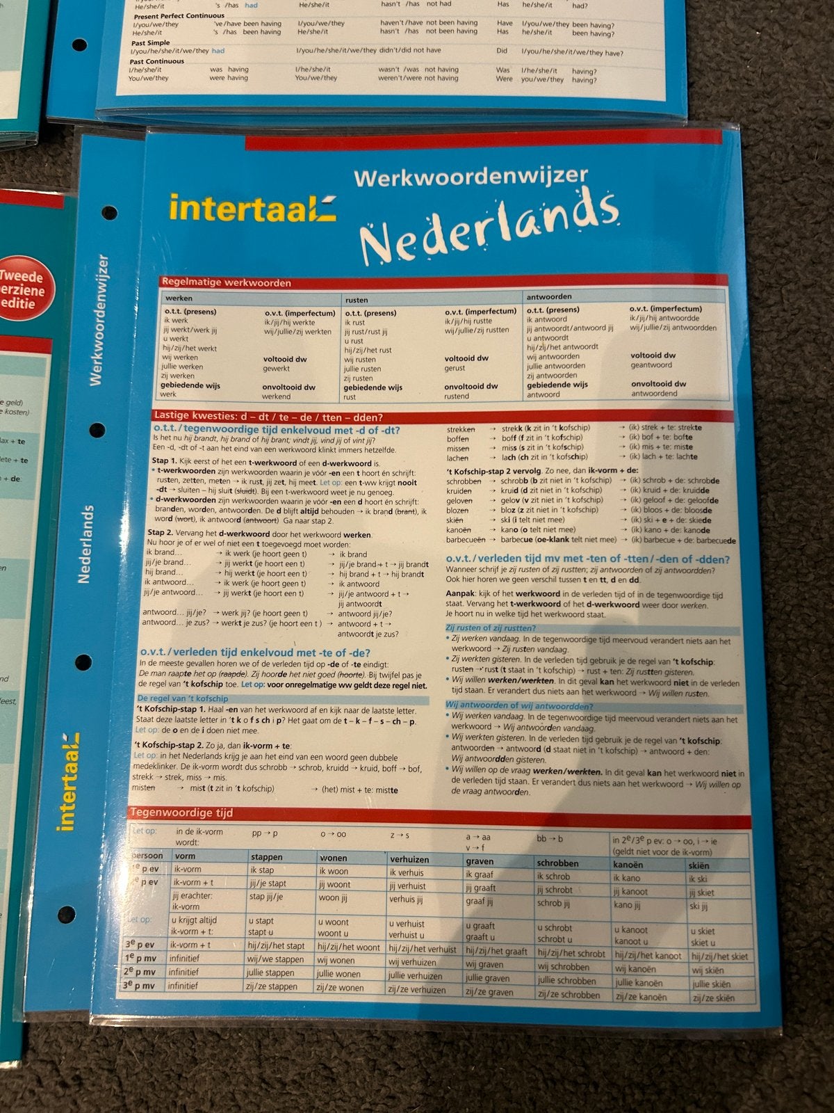 Intertaal Werkwoordenwijzer & Spellingwijzer Nederlands/Enge, Ophalen of Verzenden, Zo goed als nieuw, Non-fictie