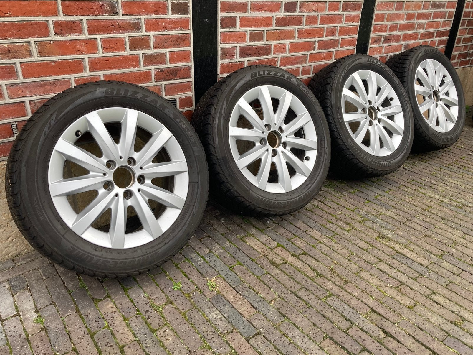 A246 Mercedes 16 inch aluminium velgen met winterbanden, Ophalen, Zo goed als nieuw, Aluminium