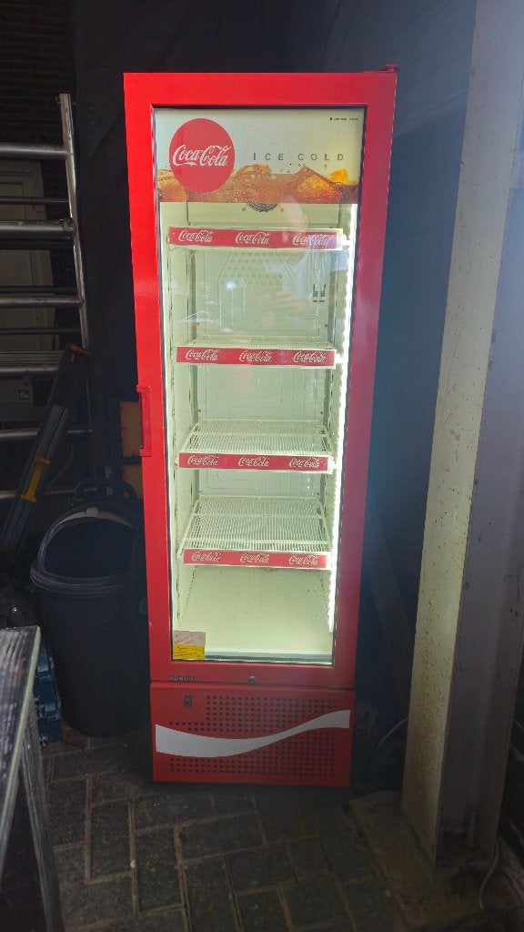 Coca Cola koelkast (gaat soms niet uit) moet gemaakt worden, Ophalen, 200 liter of meer, 160 cm of meer, 45 tot 60 cm