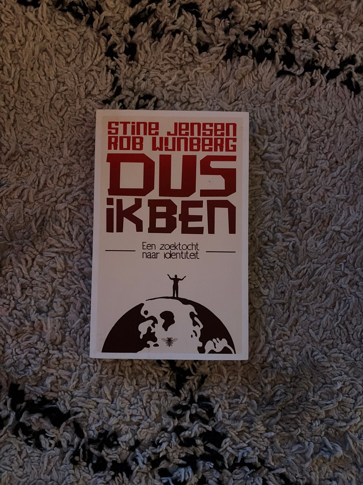 Dus ik ben - Een zoektocht naar identiteit, Ophalen of Verzenden, Zo goed als nieuw, Nederland