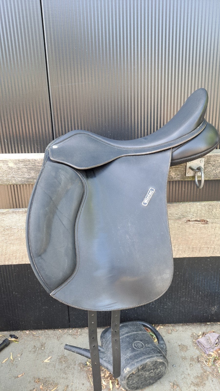 Wintec Wide 18 inch, Gebruikt, Inclusief stijgbeugels, Dressuur, Wijd