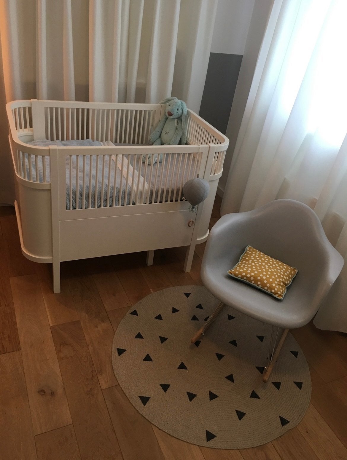 Kunststof schommelstoel grijs - Ideaal voor babykamer, Huis en Inrichting, Stoelen, Ophalen, Gebruikt, Grijs, Kunststof