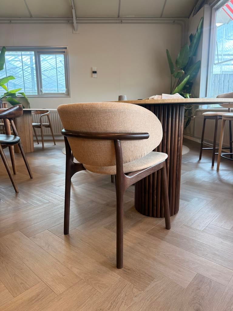 6x design stoel nieuw - walnoot met zandkleurige stof, Huis en Inrichting, Stoelen, Overige kleuren, Ophalen of Verzenden, Zo goed als nieuw