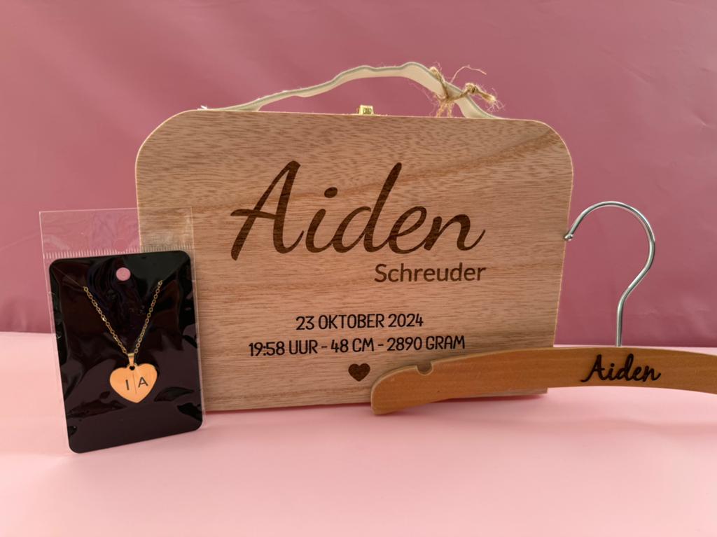Houten geboortekoffer, Kinderen en Baby's, Kraamcadeaus en Geboorteborden, Ophalen of Verzenden, Zo goed als nieuw