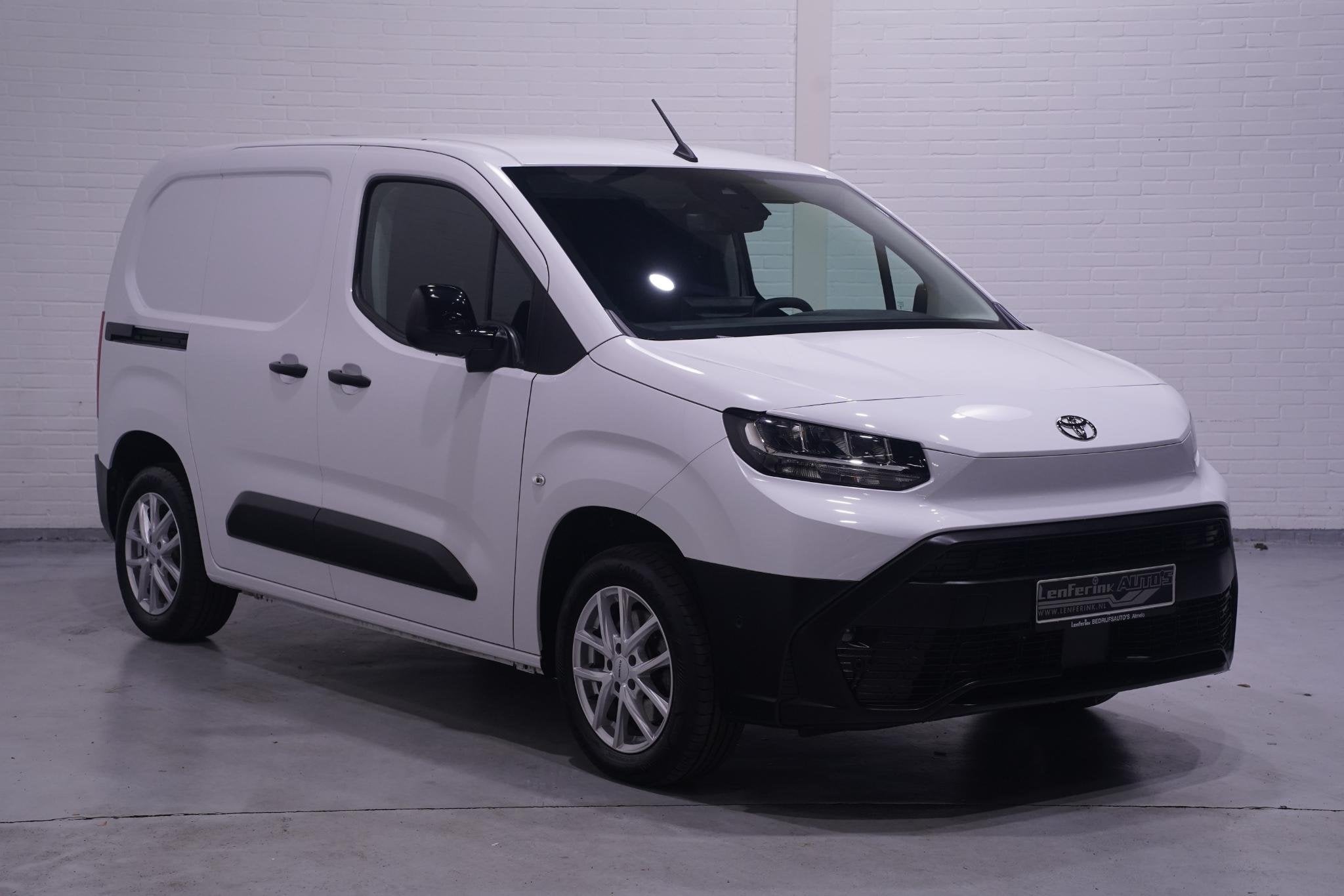 Toyota PROACE CITY 1.5 D-4D 130 pk L1 Navigator Navi, Camera, Auto's, 1350 kg, Stof, Gebruikt, 4 cilinders
