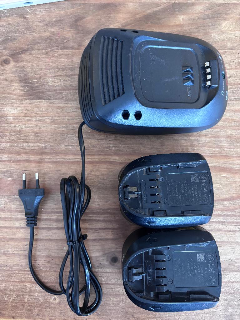 Bosch AL 2215 CV 18V oplader + 2 accu’s, Doe-het-zelf en Verbouw, Ophalen of Verzenden, Gebruikt