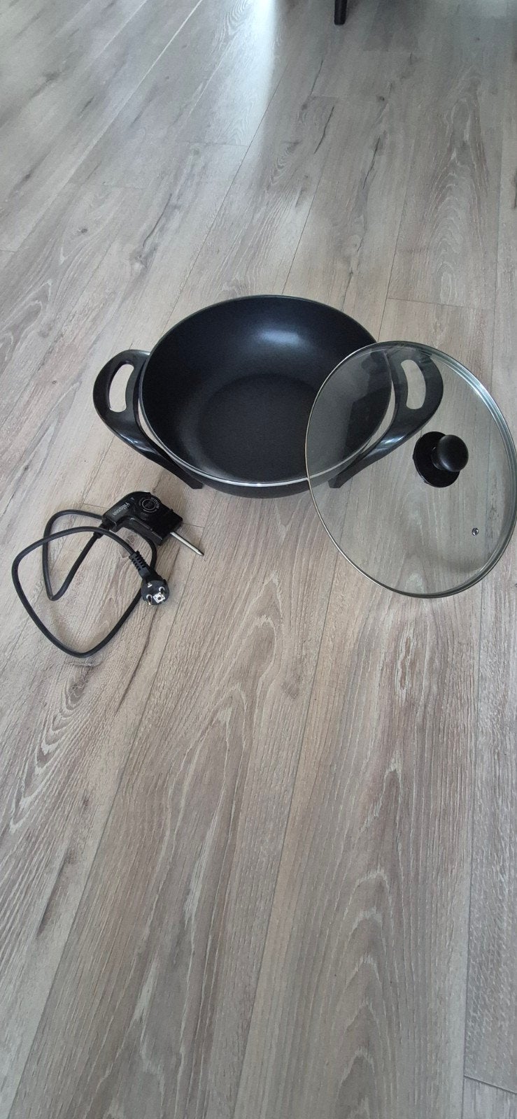 Electrische wokpan. ideaal voor de camping!, Antiaanbaklaag, Ophalen of Verzenden, Zo goed als nieuw, Wok