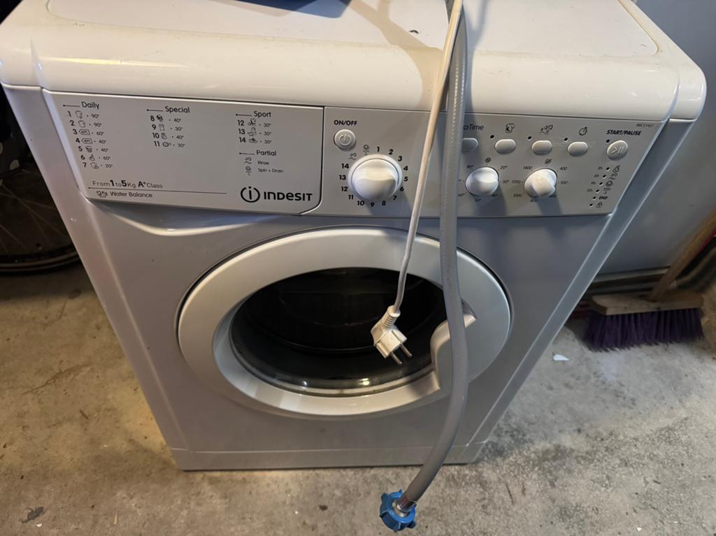 Indesit IWC 51451, Ophalen, Zo goed als nieuw, 85 tot 90 cm, 1200 tot 1600 toeren