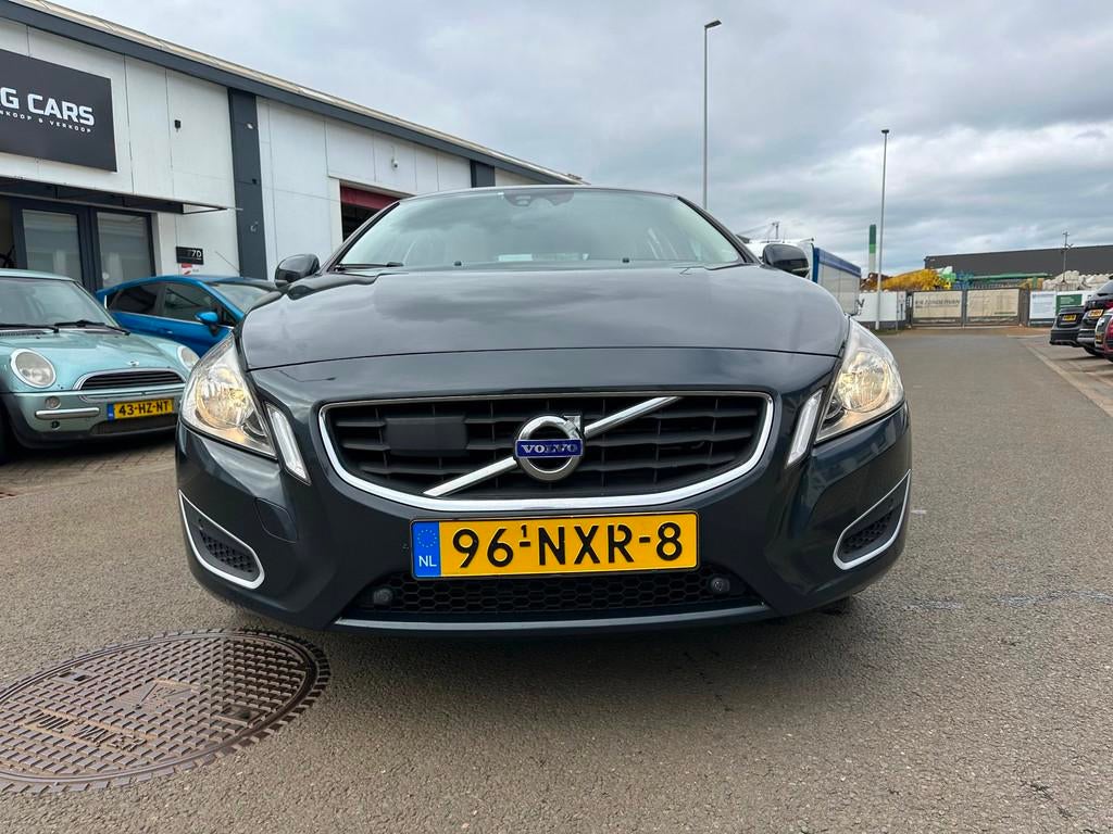 Volvo V60 2.0T Momentum|Driver Support|, Euro 5, 1502 kg, 4 cilinders, Leder en Stof