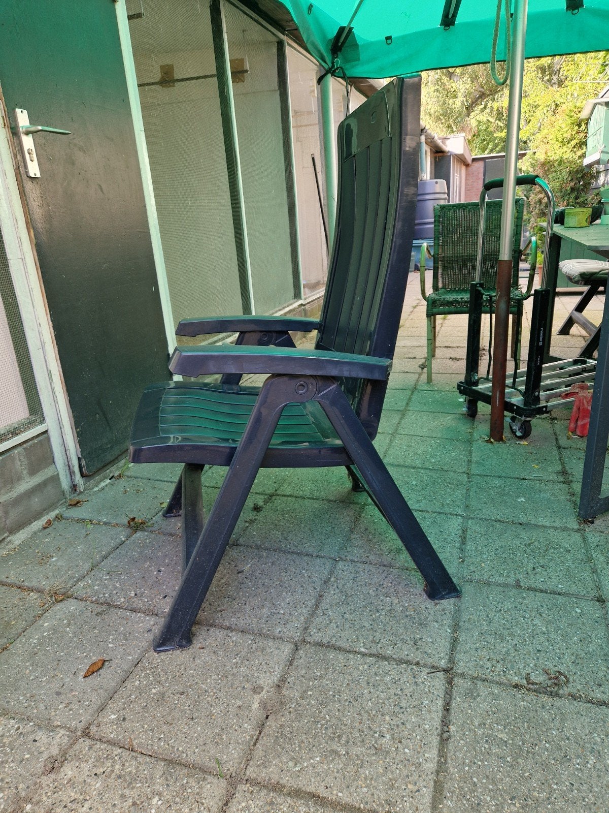 2x Mer Jardin tuinstoelen, donkerblauw (lijkt groendoor de p, Ophalen of Verzenden, Gebruikt, Kunststof, Verstelbaar