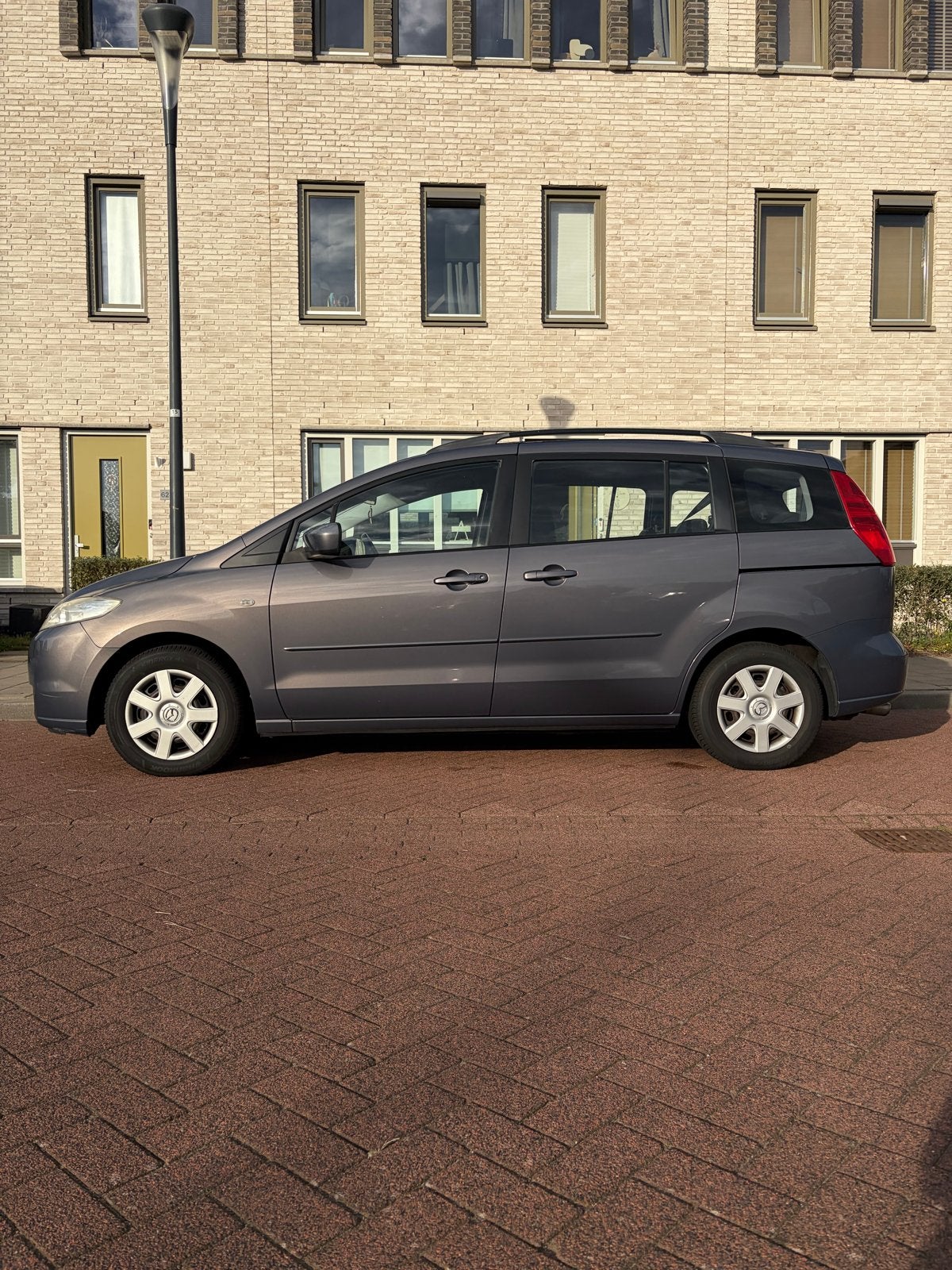 Mazda 5 / nieuwe koppeling / 7 persoons/ nieuwe APK /, Stof, 7 stoelen, Origineel Nederlands, 75 €/maand