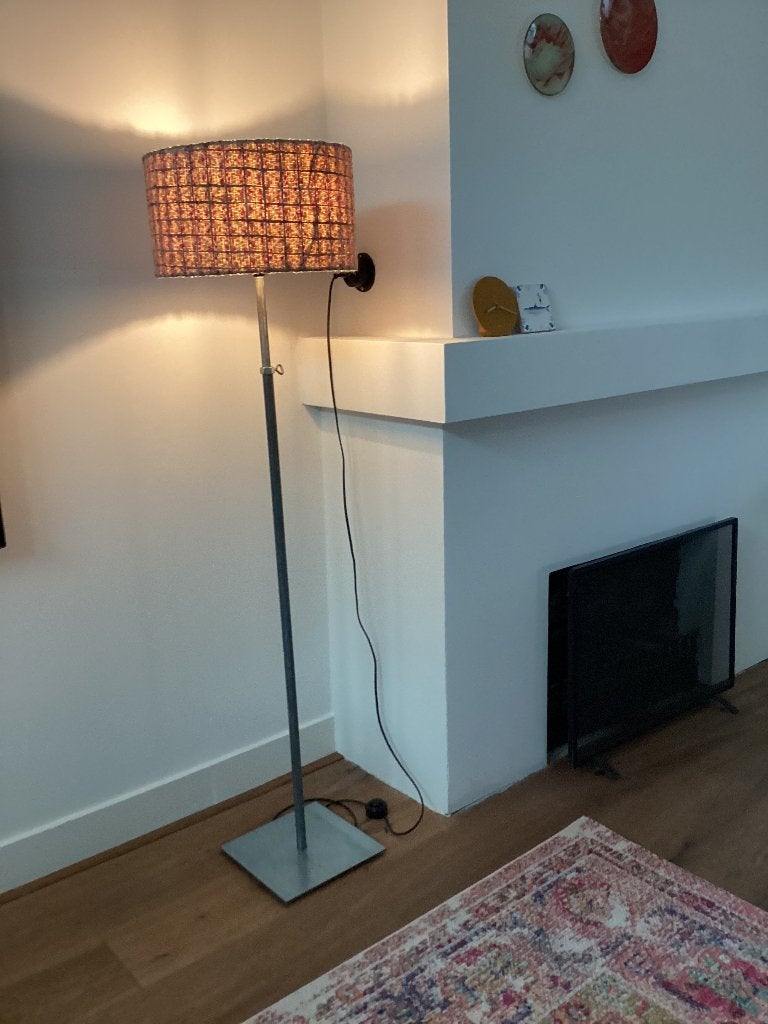Staande lamp met roze kap, Huis en Inrichting, Lampen | Vloerlampen, Ophalen, Gebruikt, 150 tot 200 cm