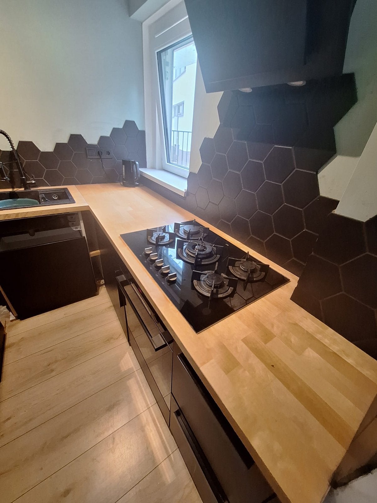 Moderne keuken met gaskookplaat en vaatwasser 220x180, Ophalen, Zo goed als nieuw