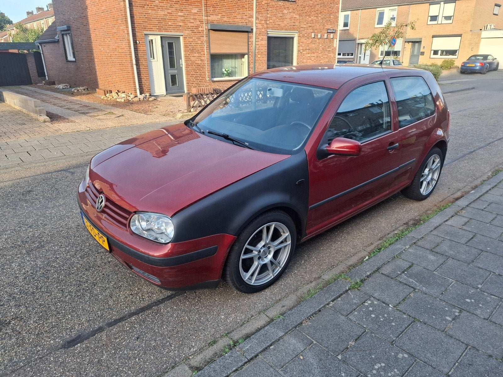 Volkswagen Golf 1.6 74KW 2000 Rood, Auto's, Stof, Zwart, 4 cilinders, 100 pk