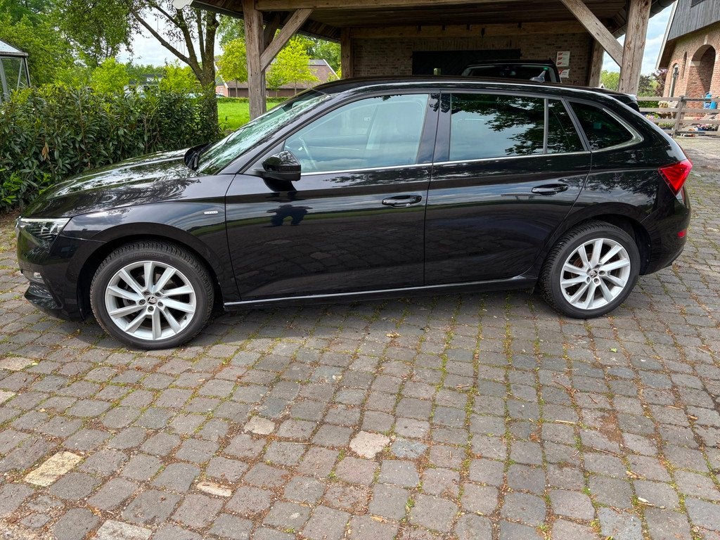Skoda SCALA 1.0 TSI Business Edition Apple carplay, Auto's, Skoda, Gebruikt, 620 kg, Zwart, 3 cilinders