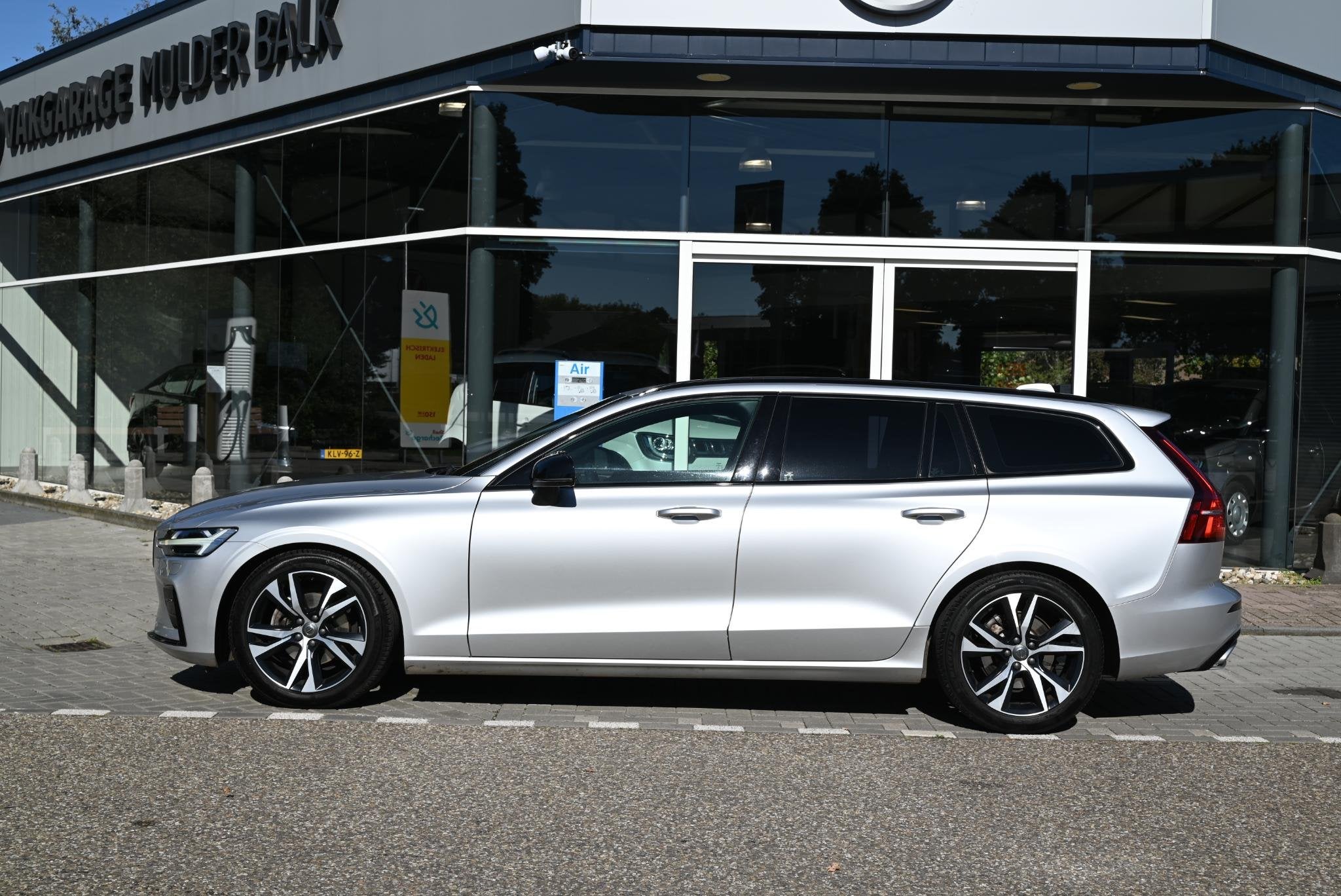 Volvo V60 2.0 B4 Plus Dark, Auto's, Euro 6, 4 cilinders, 1969 cc, 1634 kg