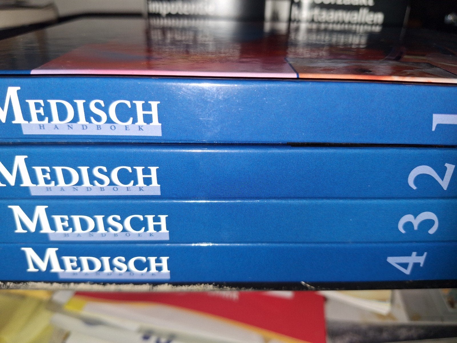 Medisch Handboek, Ophalen of Verzenden, Zo goed als nieuw