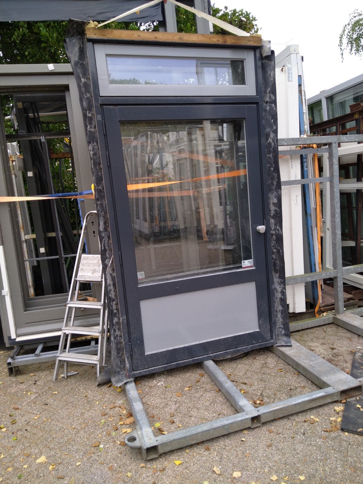 hardhout kozijn met extra brede deur