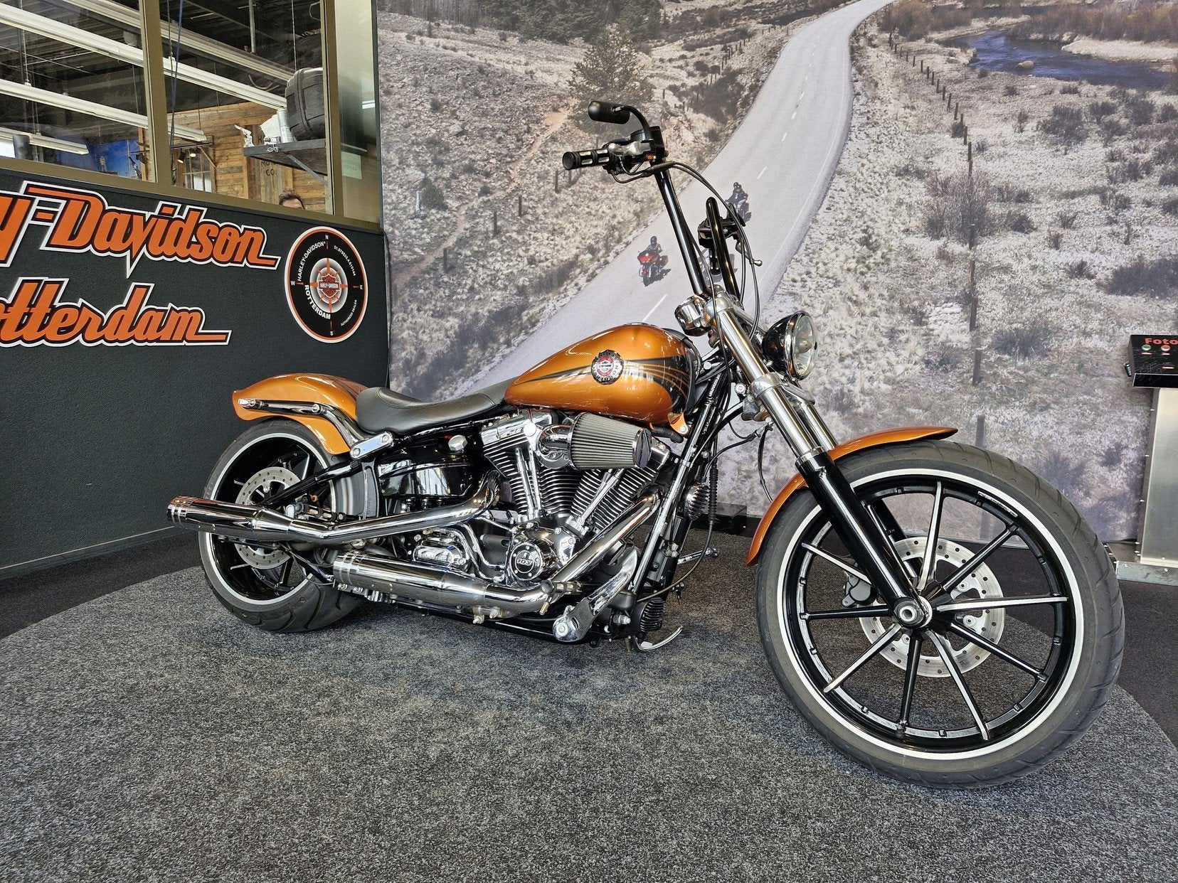 Harley-Davidson FXSB Breakout (bj 2013), Motoren, Motoren | Harley-Davidson, Laan van Vredenoord 33
2289 DA  RIJSWIJK, NL, Bedrijf