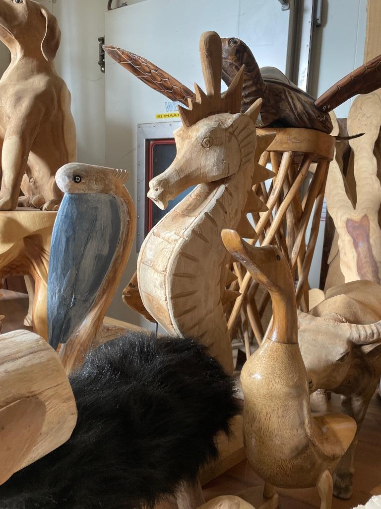 Zeepaard Suar hout teak houtsnijwerk snijplanken cnc woodart