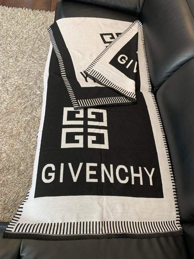 Brandnew GIVENCHYscarf in black and white cashmere, Kleding | Heren, Mutsen, Sjaals en Handschoenen, Ophalen of Verzenden, Nieuw