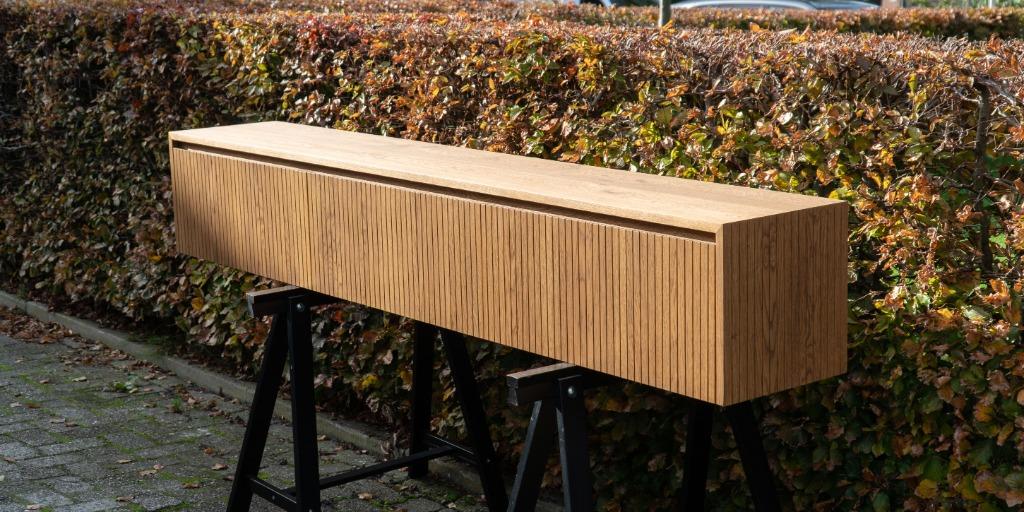 Zwevend Massief Eiken TV Meubel Streepjes Japandi 220cm, Huis en Inrichting, Kasten | Televisiemeubels, Ophalen, Eikenhout, Nieuw