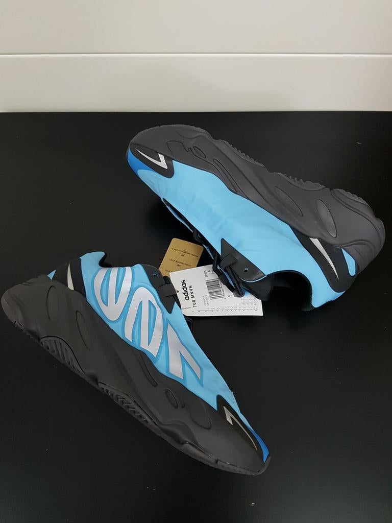 Adidas Yeezy 700 MNVN, Blauw, Nieuw, Ophalen of Verzenden, Sneakers of Gympen