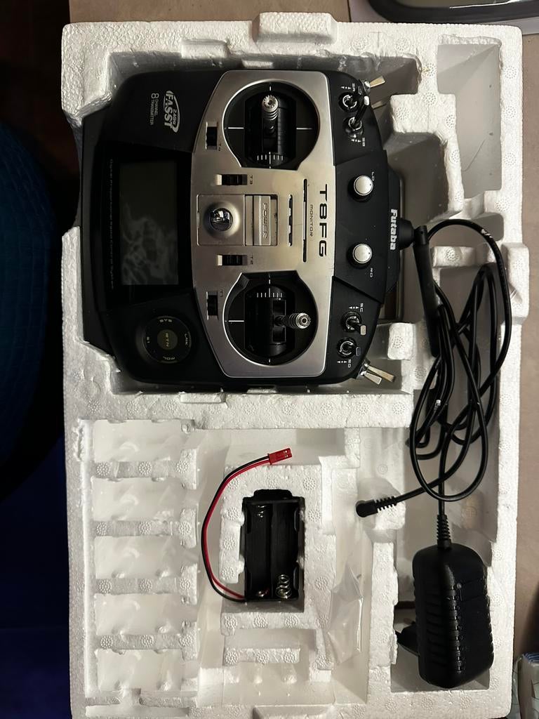 Futaba 8 FG, Hobby en Vrije tijd, Modelbouw | Radiografisch | Overige, Ophalen, Zo goed als nieuw