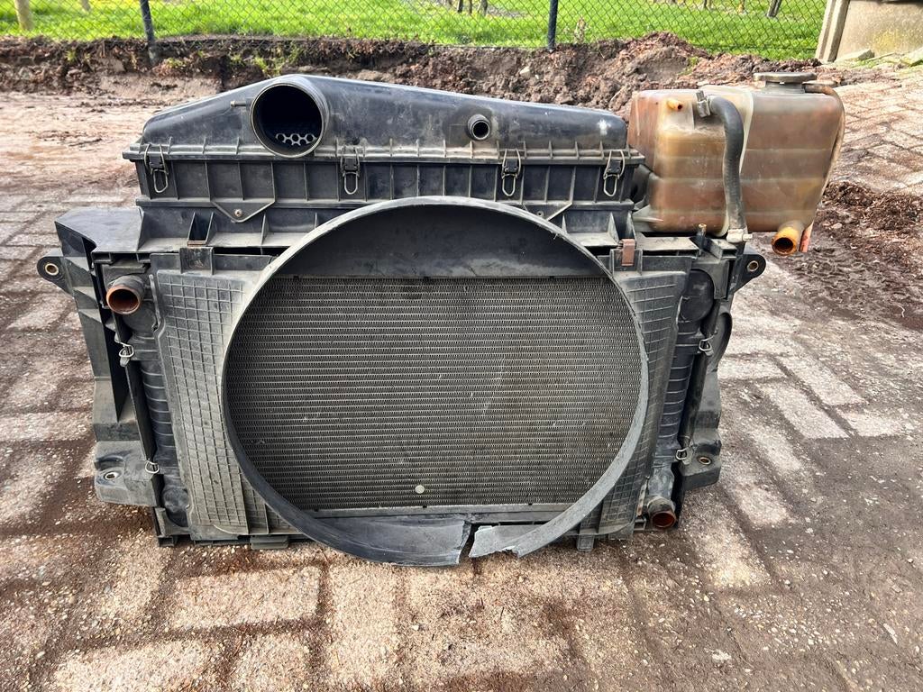 Mercedes 609D OM364 Radiateur & Luchtfilter Huis, Ophalen of Verzenden, Gebruikt, Mercedes-Benz