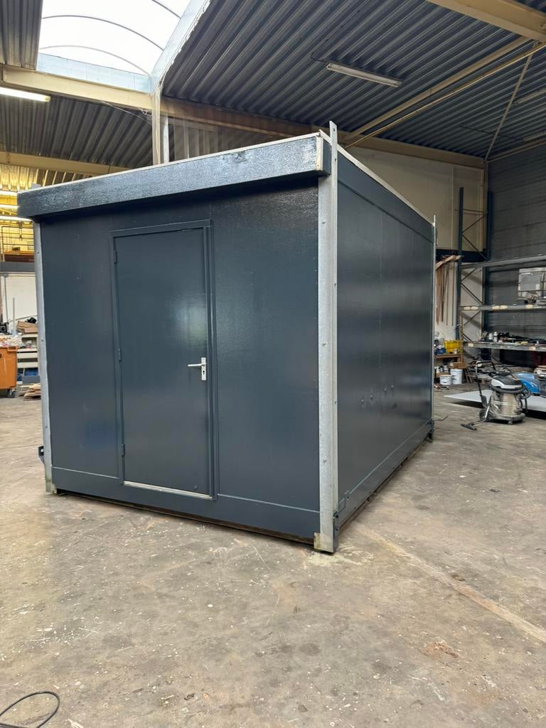 Te koop, toiletunit van 4 x 3,M, Zakelijke goederen, Machines en Bouw | Keten en Containers, Ophalen of Verzenden