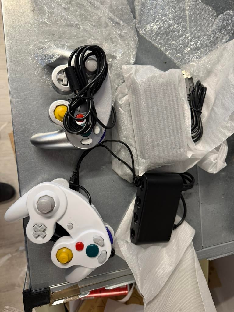 3 x gamecube usb adapter + 2 x controller 3rd party, Spelcomputers en Games, Spelcomputers | Nintendo GameCube, Ophalen of Verzenden