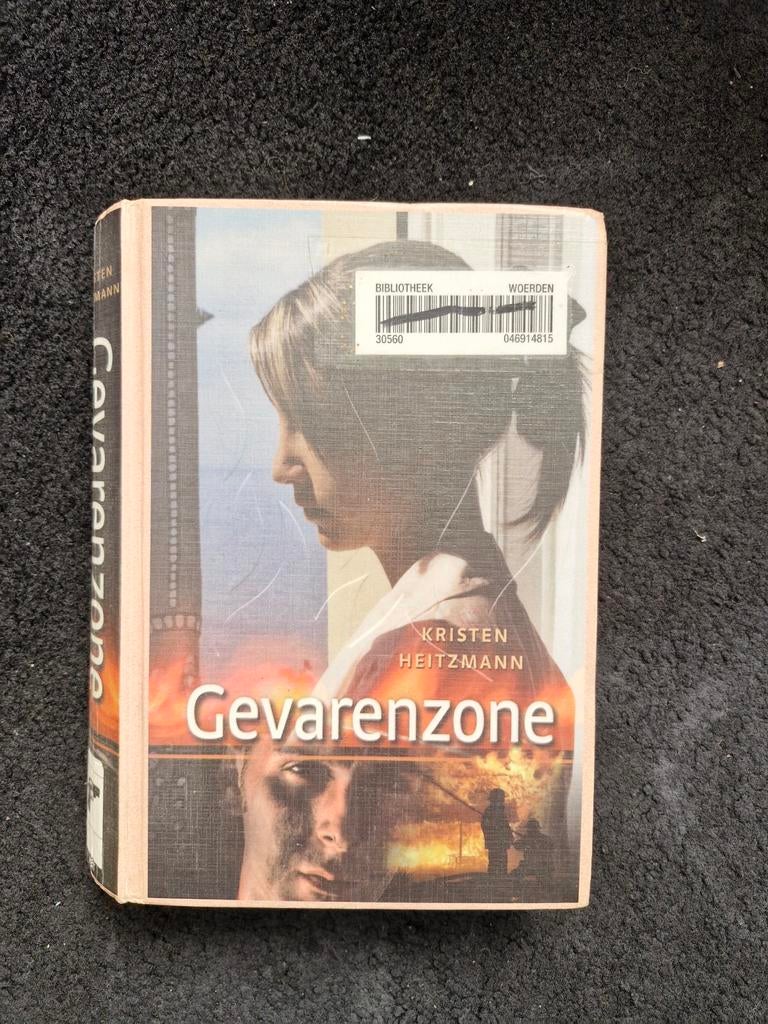 Kirsten Heitzmann - Gevarenzone, Boeken, Ophalen of Verzenden, Zo goed als nieuw, Kirsten Heitzmann
