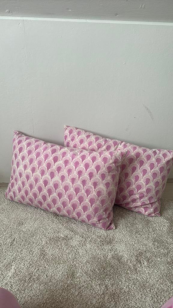 2x Roze Kussen Karwei, Ophalen of Verzenden, Zo goed als nieuw, Roze, Vierkant