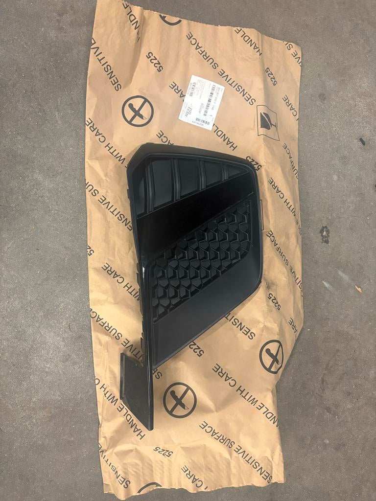 Audi A1 82A S-Line Voorbumper Inleg Zwart, Ophalen, Gebruikt, Voor, Audi