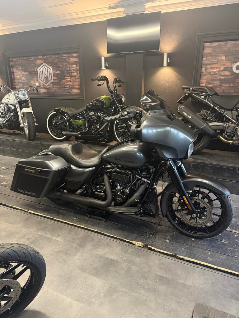 Foto 12 van Harley Davidson Street Glide Special - streetglide-Topstaat!