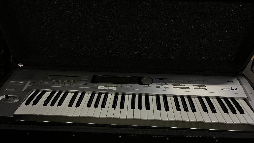 KORG Triton Le76 with flight case, Ophalen, Korg, Zo goed als nieuw, Met koffer of flightcase