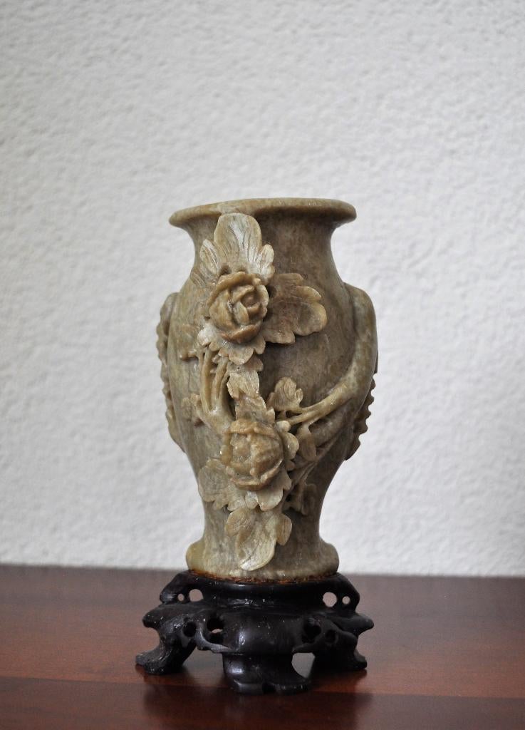 Antiek  Chinees Vaasje Speksteen Relief 15 cm, Ophalen