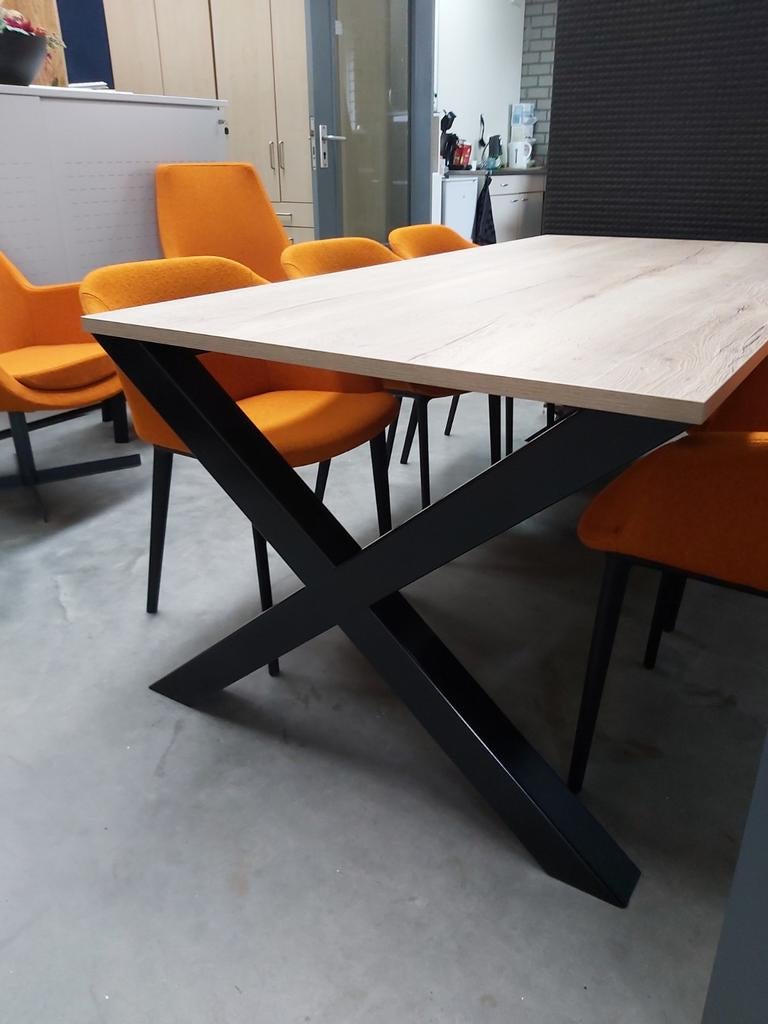 Foto 3 van Tafel met metalen X-Poot showroommodel nu voor €199