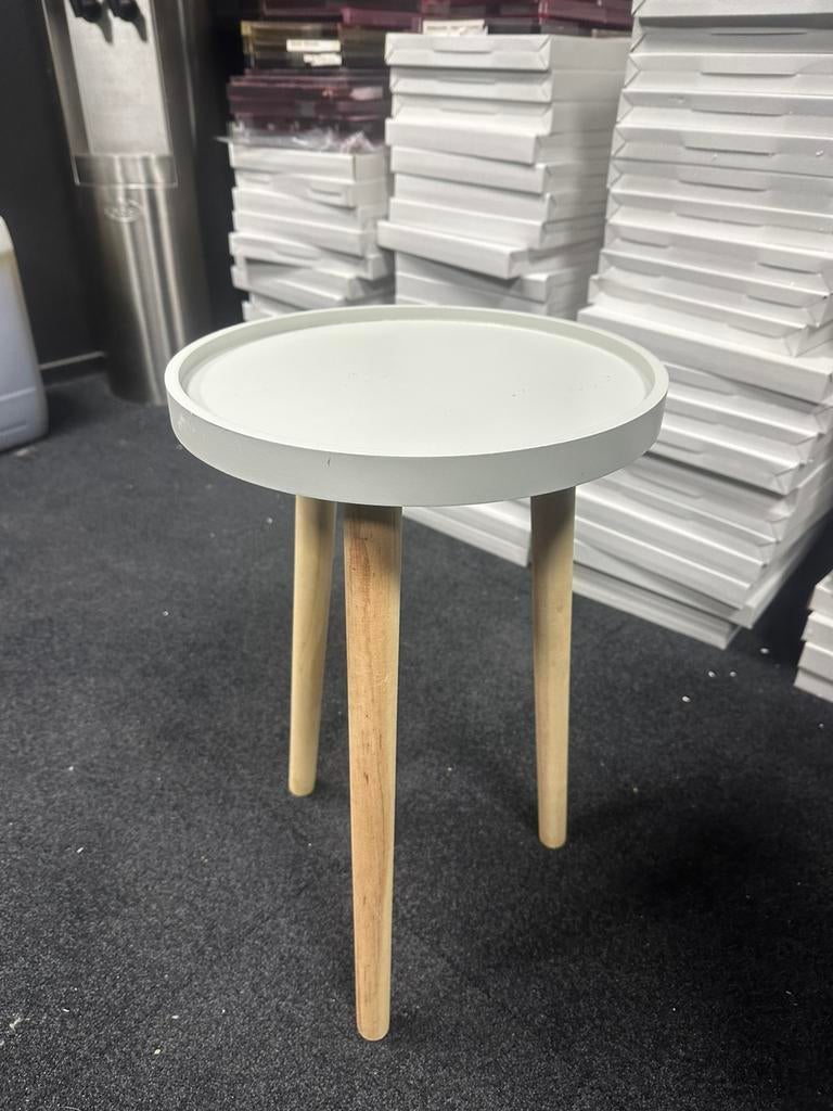 Leuke bijzettafel grijs combinatie met hout, Ophalen, Zo goed als nieuw, Rond, Minder dan 55 cm