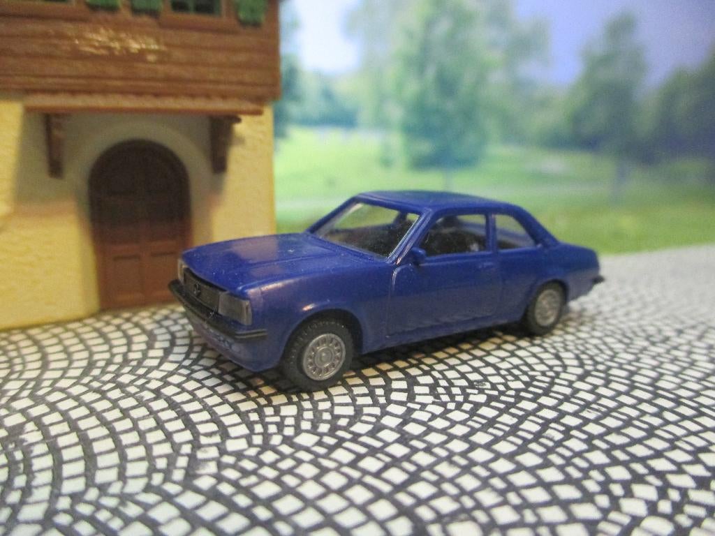 Opel Ascona B - Euromodell donkerblauw, Hobby en Vrije tijd, Modelauto's | 1:87, Ophalen of Verzenden, Nieuw, Auto, Overige merken